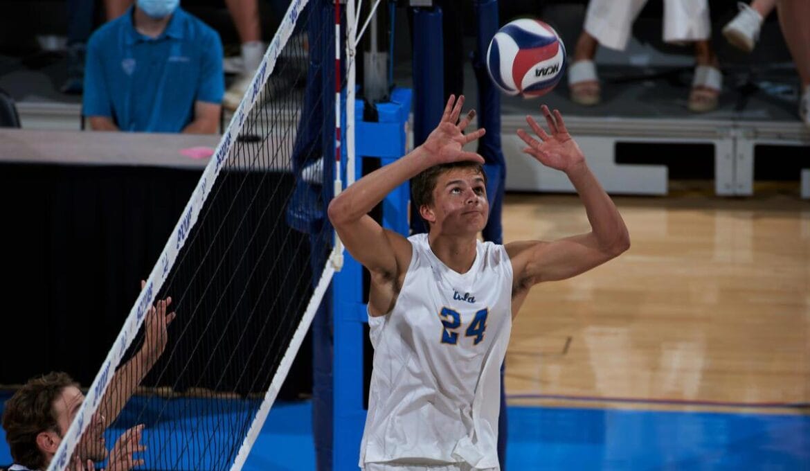 Miles Partain eyes the perfect set